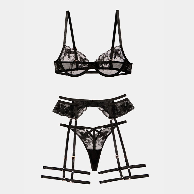 Set di tre pezzi di biancheria intima
