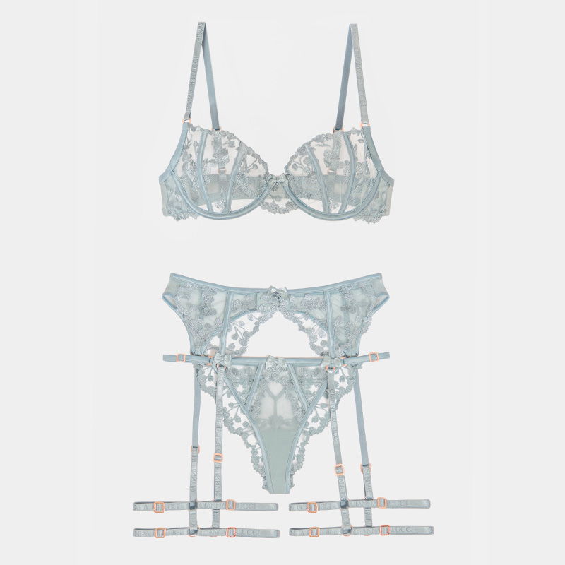 Set di tre pezzi di biancheria intima
