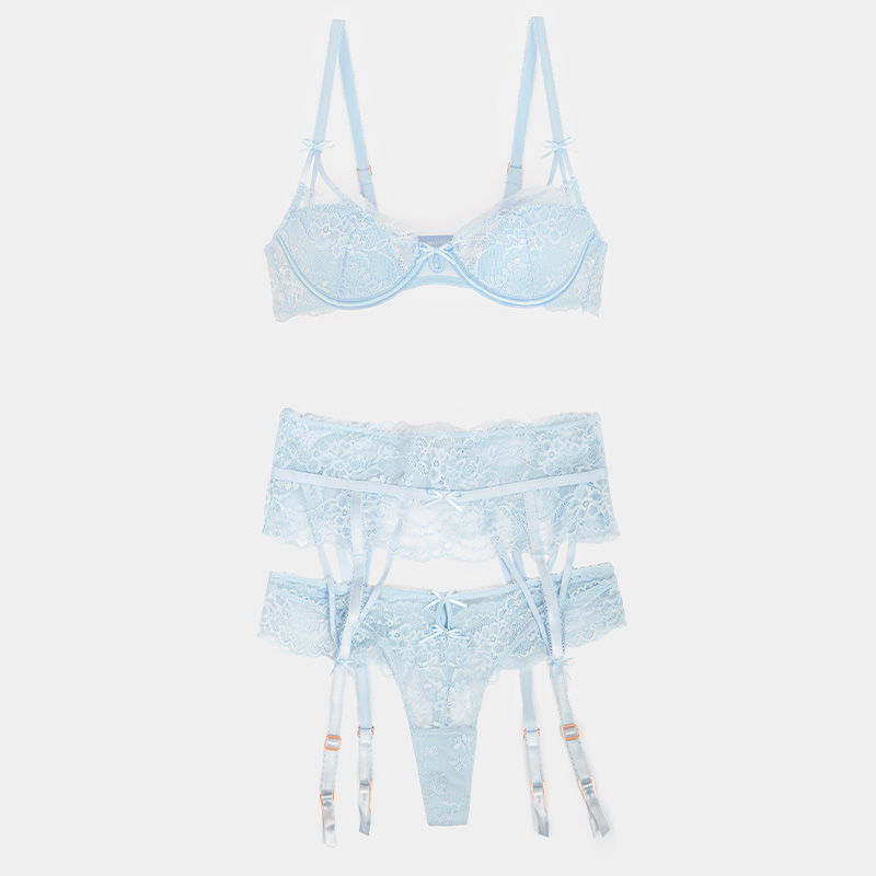 Set di tre pezzi di biancheria intima
